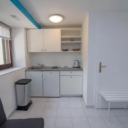 Glencoe -suite 7 Apartment *